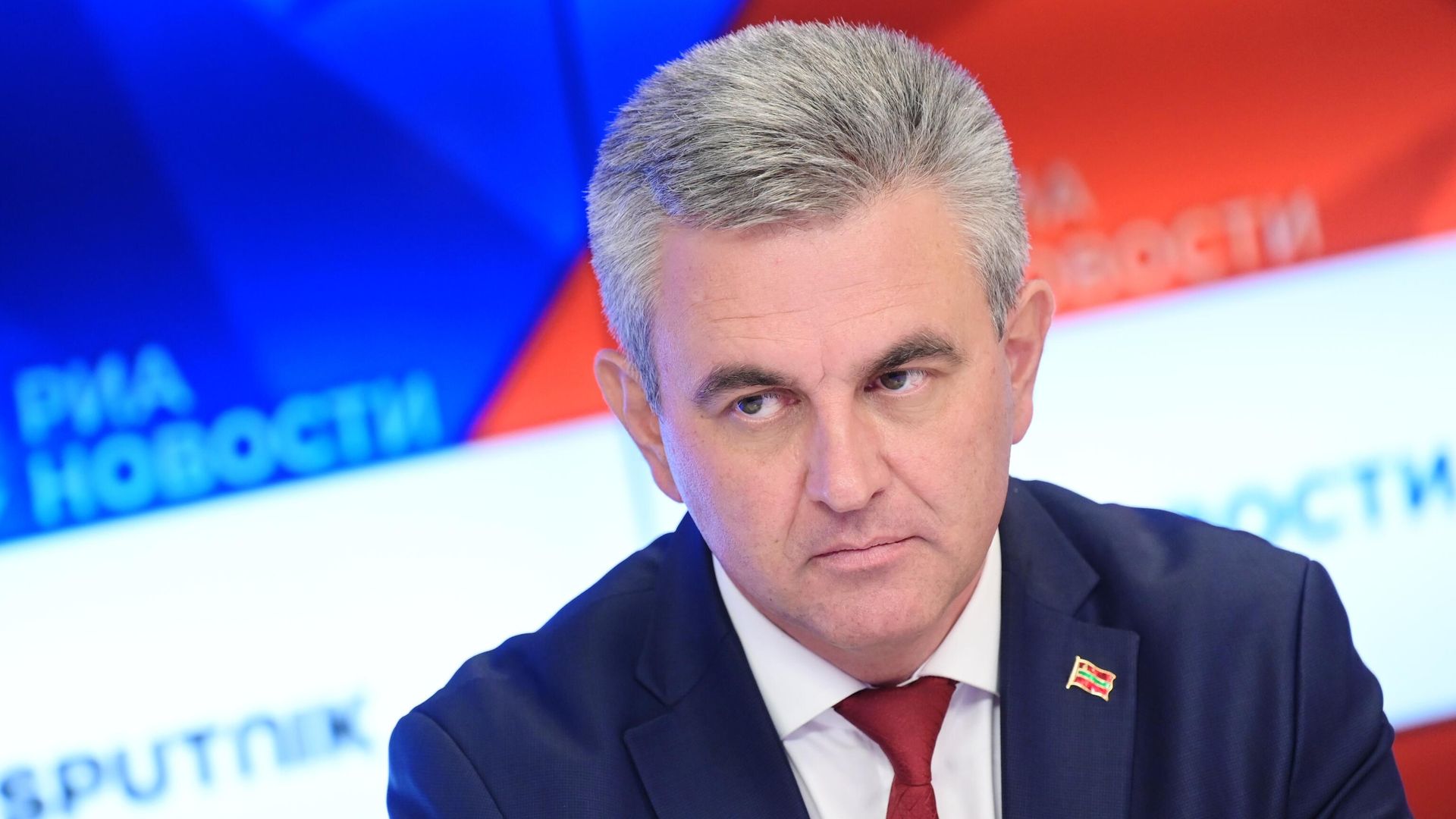 Президент Приднестровской Молдавской Республики Вадим Красносельский во время брифинга в Международном мультимедийном пресс-центре МИА Россия сегодня Президент Приднестровской Молдавской Республики Вадим Красносельский во время брифинга в Международном мультимедийном пресс-центре МИА Россия сегодня - РИА Новости, 1920, 19.11.2021