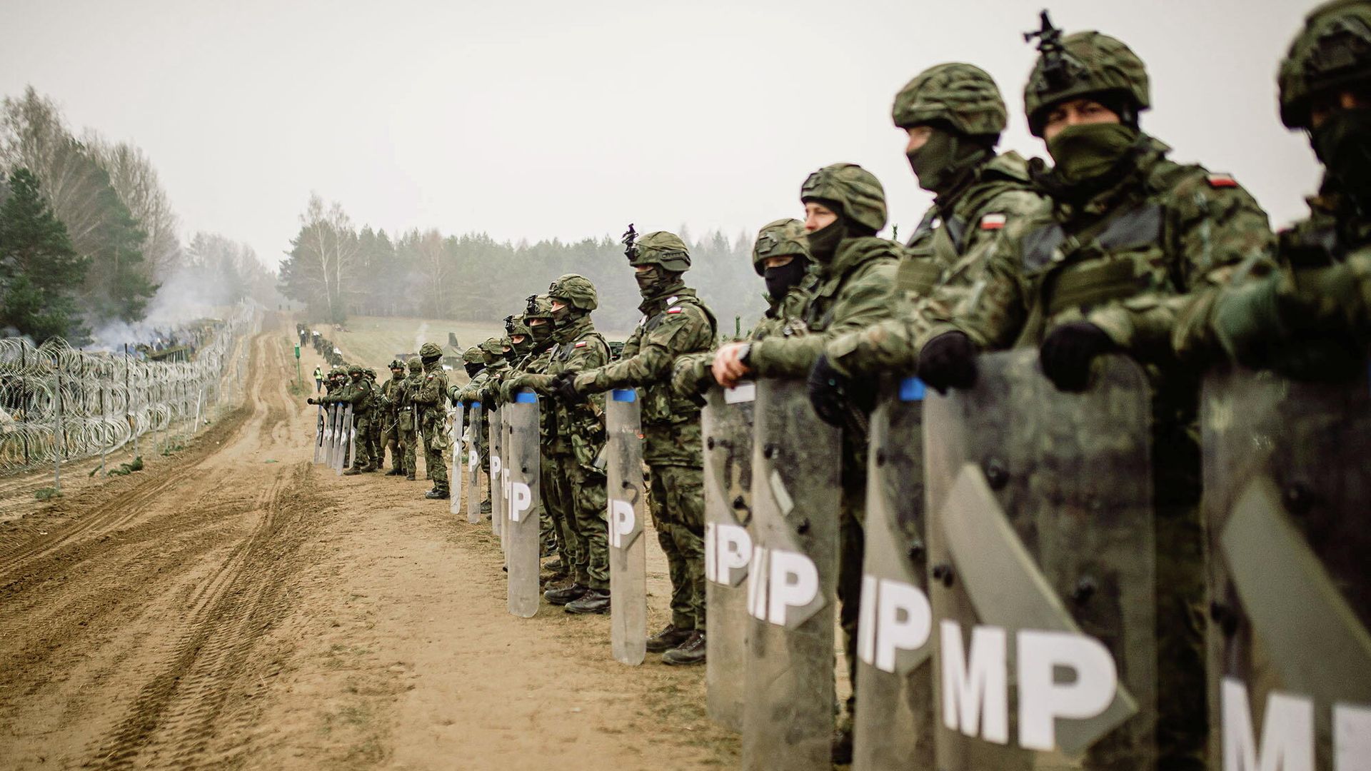 Сотрудники военной полиции Польши на польско-белорусской границе Сотрудники военной полиции Польши на польско-белорусской границе - РИА Новости, 1920, 13.11.2021