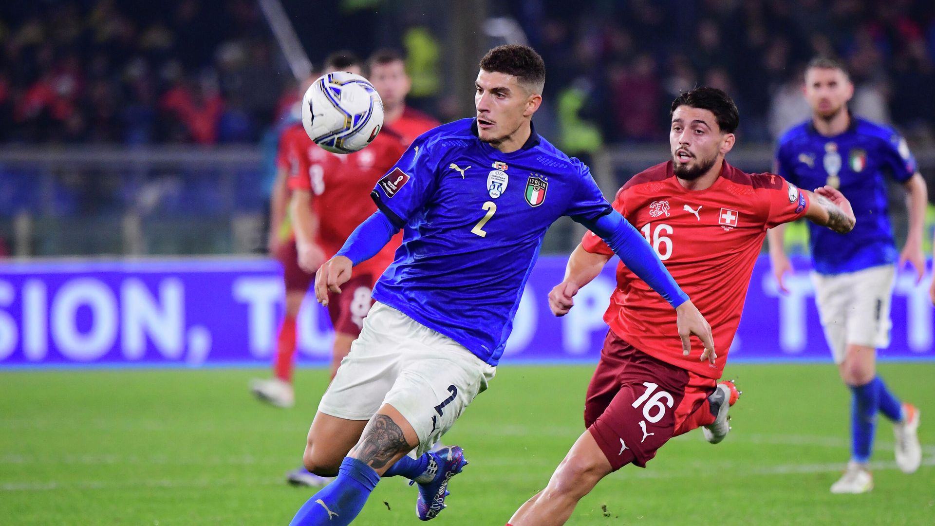 Soccer Football - World Cup - UEFA Qualifiers - Group C - Italy v Switzerland - Stadio Olimpico, Rome, Italy - November 12, 2021 Italy's Giovanni Di Lorenzo in action with Switzerland's Kastiot Imeri REUTERS/Alberto Lingria Soccer Football - World Cup - UEFA Qualifiers - Group C - Italy v Switzerland - Stadio Olimpico, Rome, Italy - November 12, 2021 Italy's Giovanni Di Lorenzo in action with Switzerland's Kastiot Imeri REUTERS/Alberto Lingria - РИА Новости, 1920, 13.11.2021