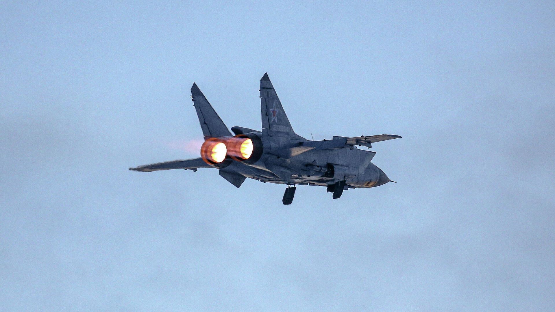 Самолет МиГ-31 во время учебно-тренировочных полетов Самолет МиГ-31 во время учебно-тренировочных полетов - РИА Новости, 1920, 29.01.2022