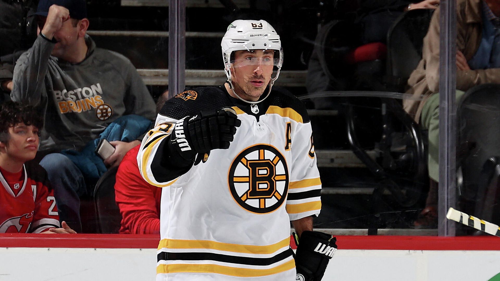 NEWARK, NEW JERSEY - NOVEMBER 13: Brad Marchand #63 of the Boston Bruins celebrates his goal in the second period against the New Jersey Devils at Prudential Center on November 13, 2021 in Newark, New Jersey. Elsa/Getty Images/AFP (Photo by ELSA / GETTY IMAGES NORTH AMERICA / Getty Images via AFP) NEWARK, NEW JERSEY - NOVEMBER 13: Brad Marchand #63 of the Boston Bruins celebrates his goal in the second period against the New Jersey Devils at Prudential Center on November 13, 2021 in Newark, New Jersey. Elsa/Getty Images/AFP (Photo by ELSA / GETTY IMAGES NORTH AMERICA / Getty Images via AFP) - РИА Новости, 1920, 14.11.2021