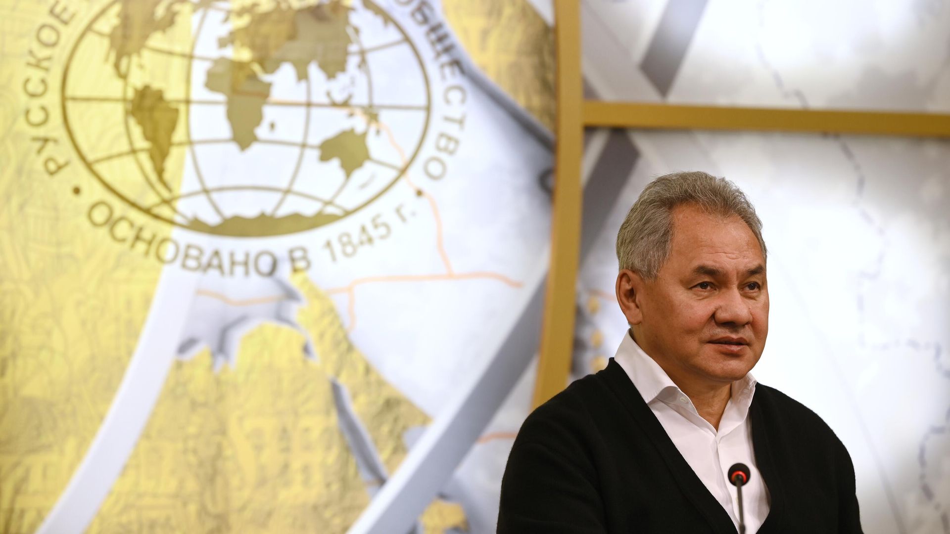 Министр обороны РФ, президент Русского географического общества Сергей Шойгу во время Всероссийского географического диктанта Министр обороны РФ, президент Русского географического общества Сергей Шойгу во время Всероссийского географического диктанта - РИА Новости, 1920, 18.11.2021