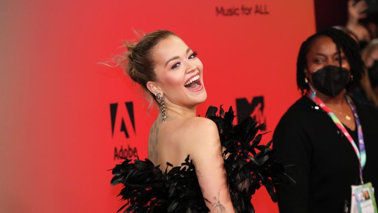 Рита Ора на церемонии вручения премии MTV Europe Music Awards 2021 Рита Ора на церемонии вручения премии MTV Europe Music Awards 2021