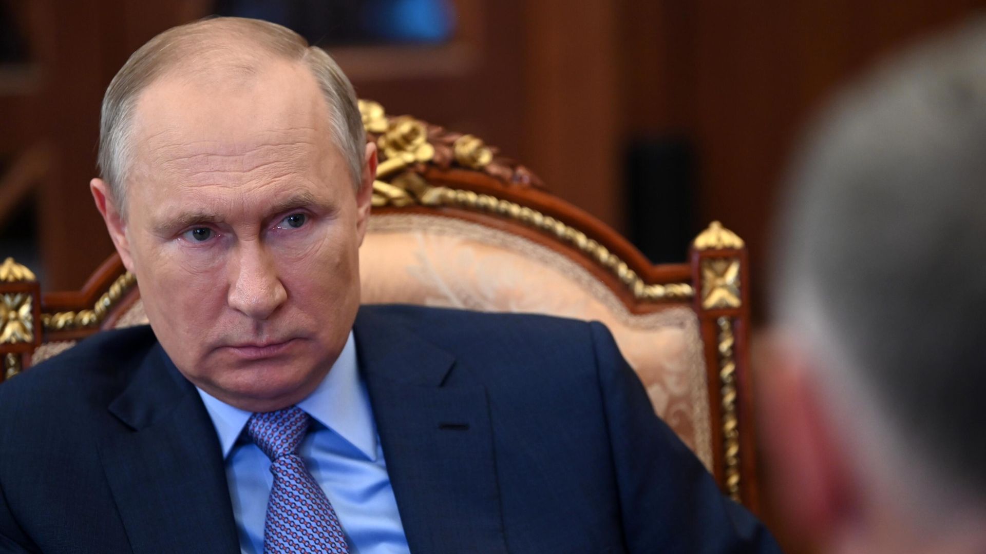 Президент РФ Владимир Путин во время рабочей встречи с председателем правления госкомпании Российские автомобильные дороги Вячеславом Петушенко Президент РФ Владимир Путин во время рабочей встречи с председателем правления госкомпании Российские автомобильные дороги Вячеславом Петушенко - РИА Новости, 1920, 24.11.2021