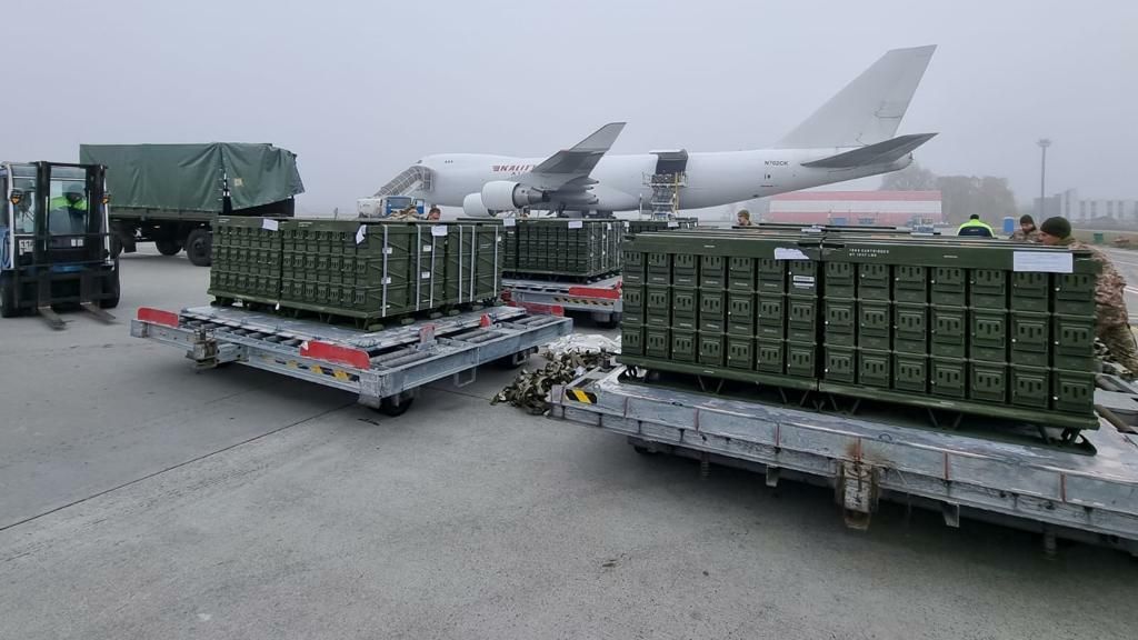 Прибытие партии военной помощи США в Киев Прибытие партии военной помощи США в Киев - РИА Новости, 1920, 24.01.2022