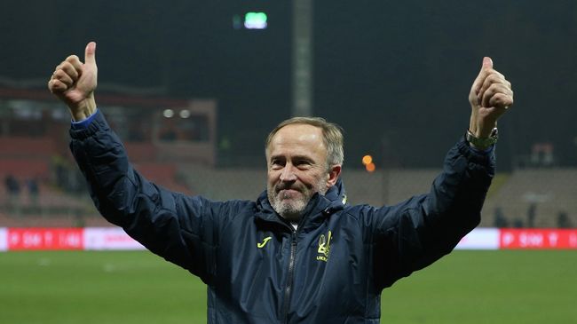 Тренер сборной Украины по футболу Александр Петраков
