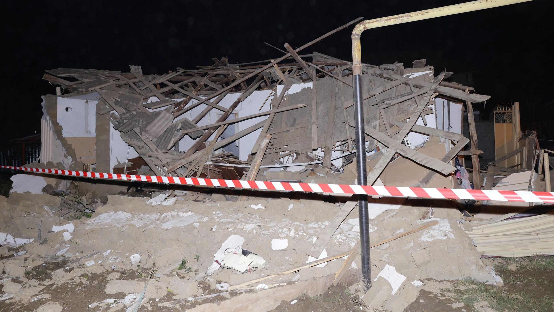 Последствия взрыва бытового газа в частном доме в Гудермесе - РИА Новости, 1920, 16.11.2021