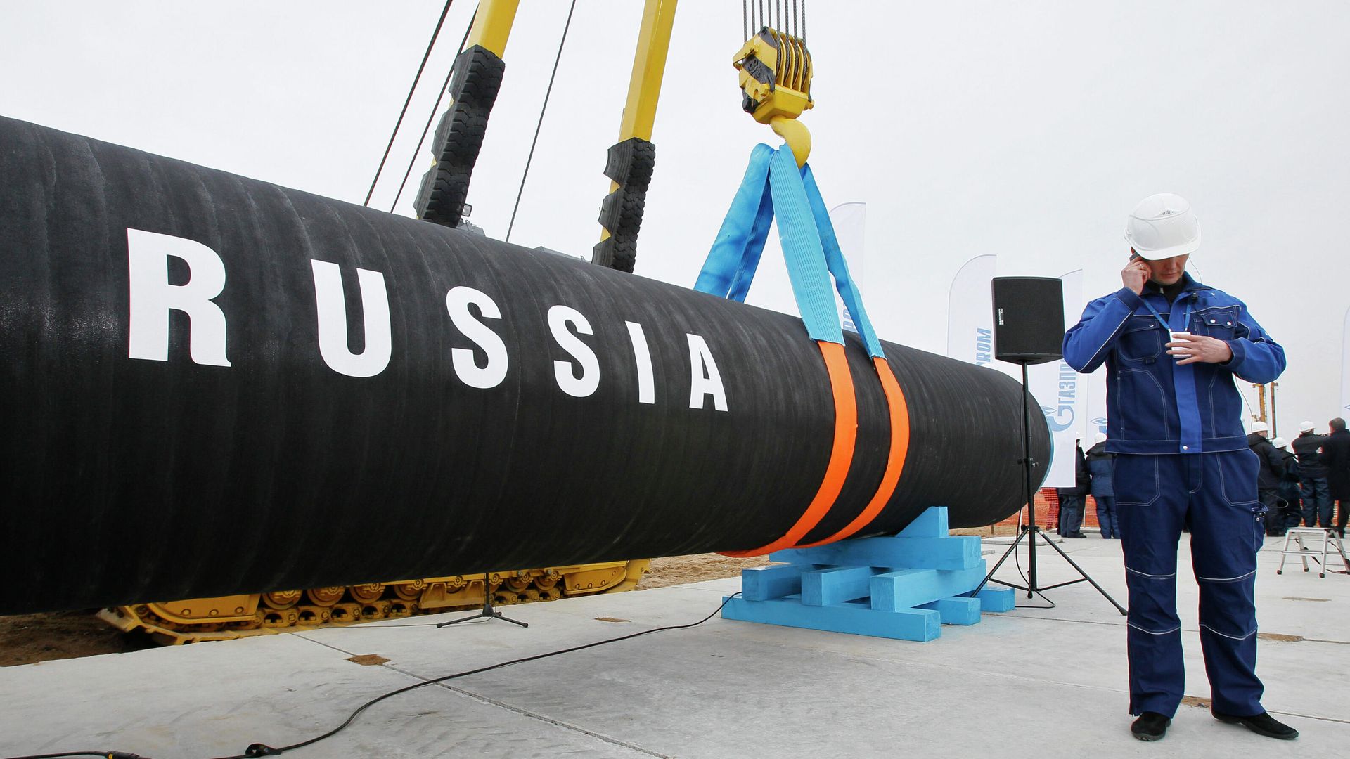Рабочий на церемонии открытия газопровода Северный поток Рабочий на церемонии открытия газопровода Северный поток - РИА Новости, 1920, 18.11.2021