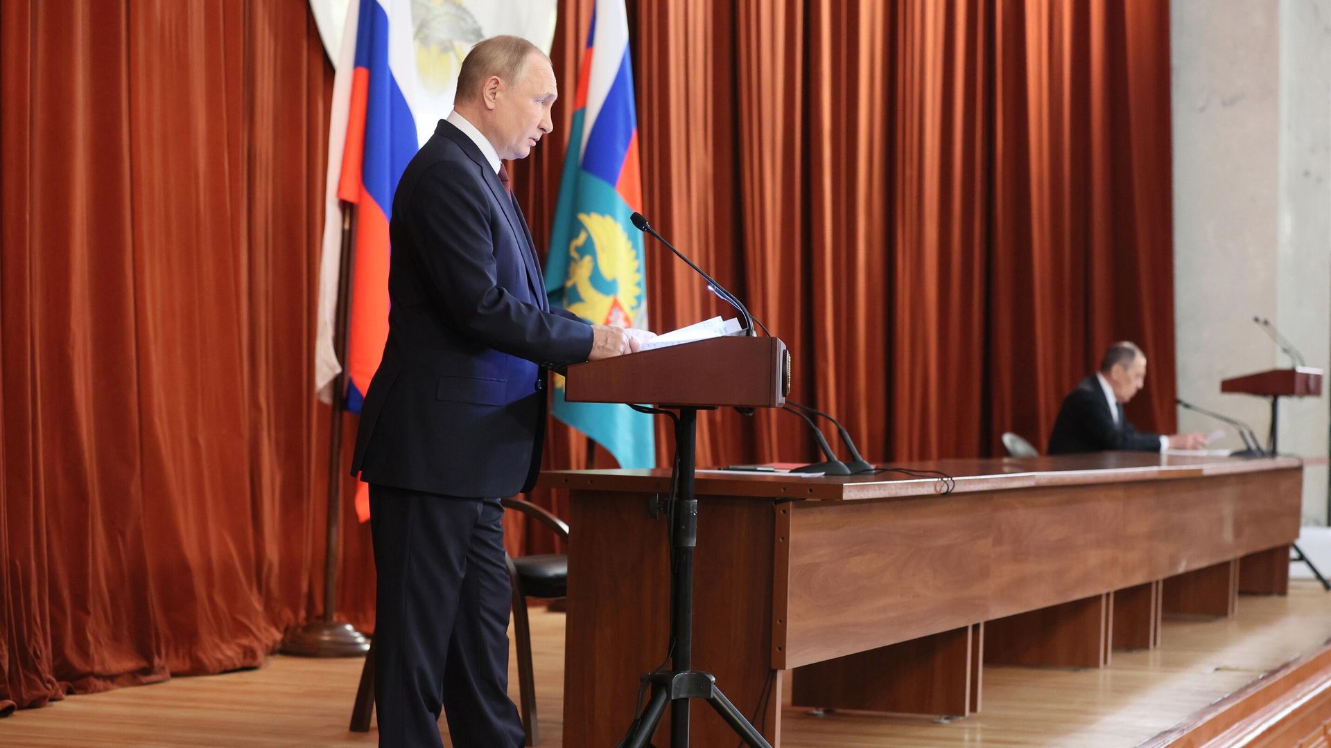 Президент РФ Владимир Путин выступает на расширенном заседании коллегии Министерства иностранных дел РФ Президент РФ Владимир Путин выступает на расширенном заседании коллегии Министерства иностранных дел РФ - РИА Новости, 1920, 18.11.2021