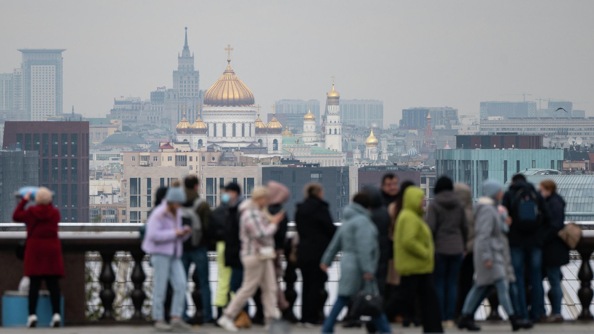 Смотровая площадка на Воробьевых горах в Москве Смотровая площадка на Воробьевых горах в Москве - РИА Новости, 1920, 29.11.2021