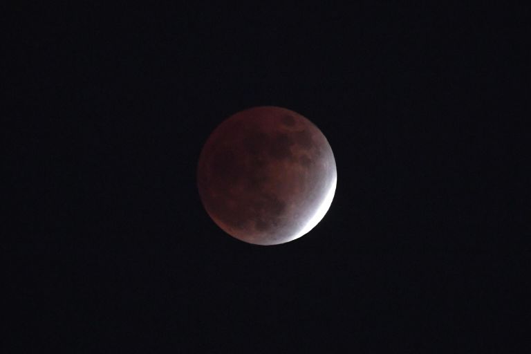 Луна во время затмения Луна во время затмения