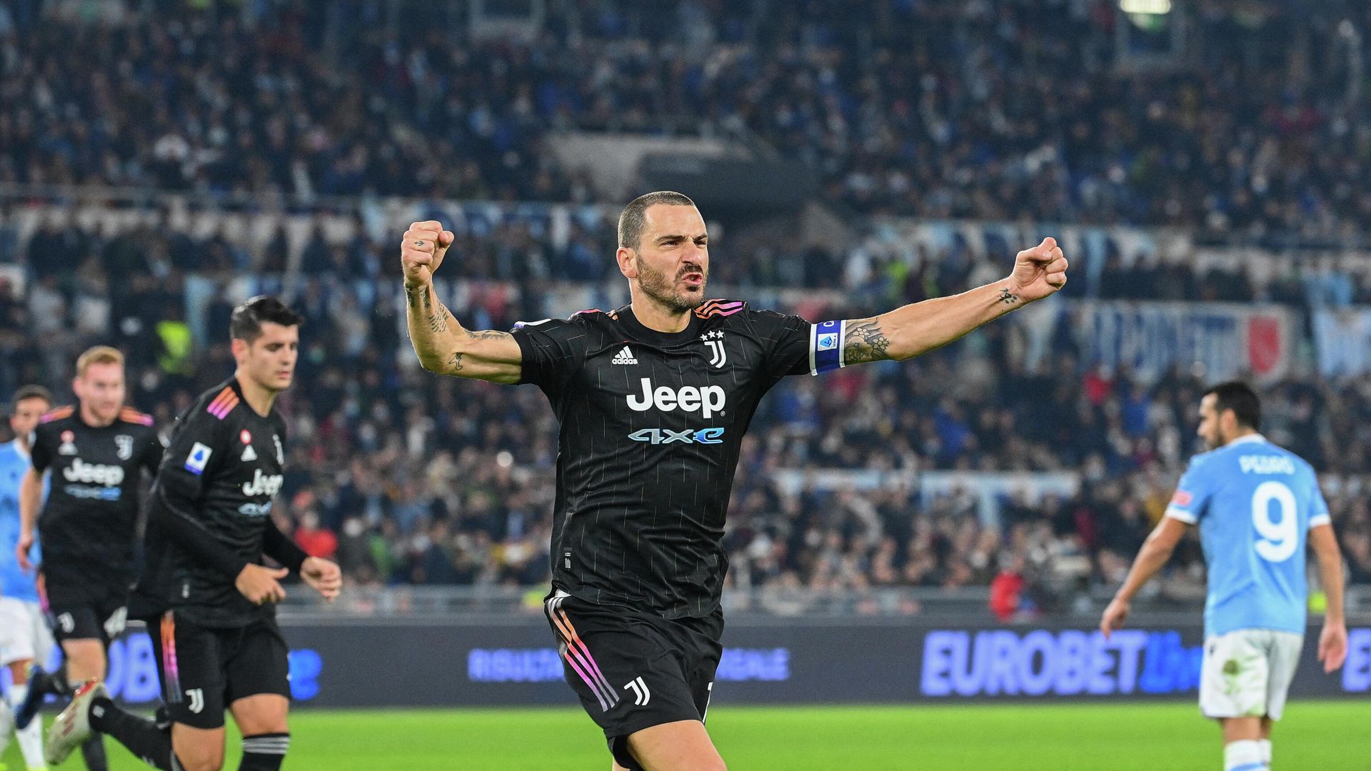 Juventus' Italian defender Leonardo Bonucci celebrates after opening the scoring with a penalty kick during the Italian Serie A football match between Lazio and Juventus on November 20, 2021 at the Olympic stadium in Rome. (Photo by Vincenzo PINTO / AFP) Juventus' Italian defender Leonardo Bonucci celebrates after opening the scoring with a penalty kick during the Italian Serie A football match between Lazio and Juventus on November 20, 2021 at the Olympic stadium in Rome. (Photo by Vincenzo PINTO / AFP) - РИА Новости, 1920, 20.11.2021