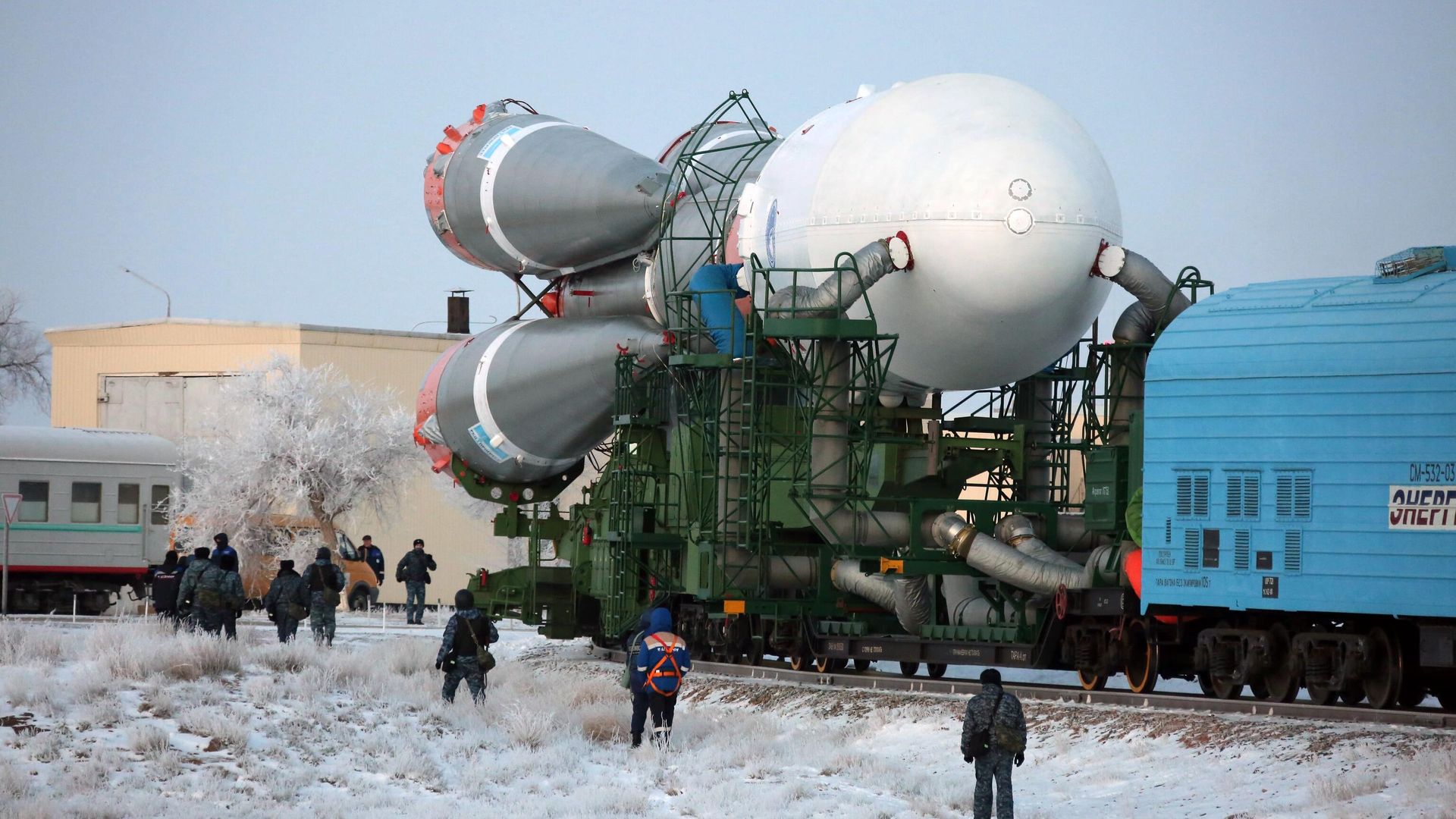 Ракета-носитель Союз-2.1б с транспортным кораблем-модулем Прогресс М-УМ на стартовом комплексе космодрома Байконур Ракета-носитель Союз-2.1б с транспортным кораблем-модулем Прогресс М-УМ на стартовом комплексе космодрома Байконур - РИА Новости, 1920, 06.01.2022