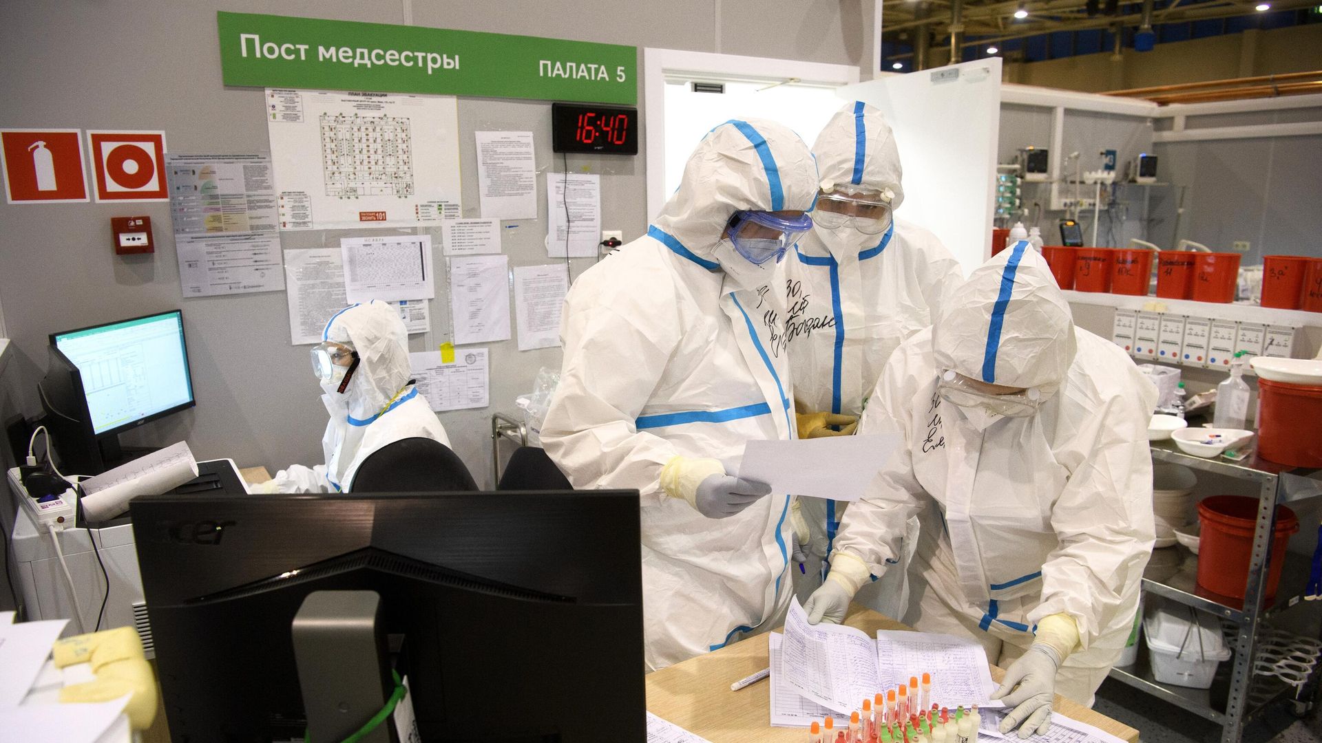 Медицинские сотрудники в резервном госпитале на ВДНХ в Москве - РИА Новости, 1920, 01.04.2022