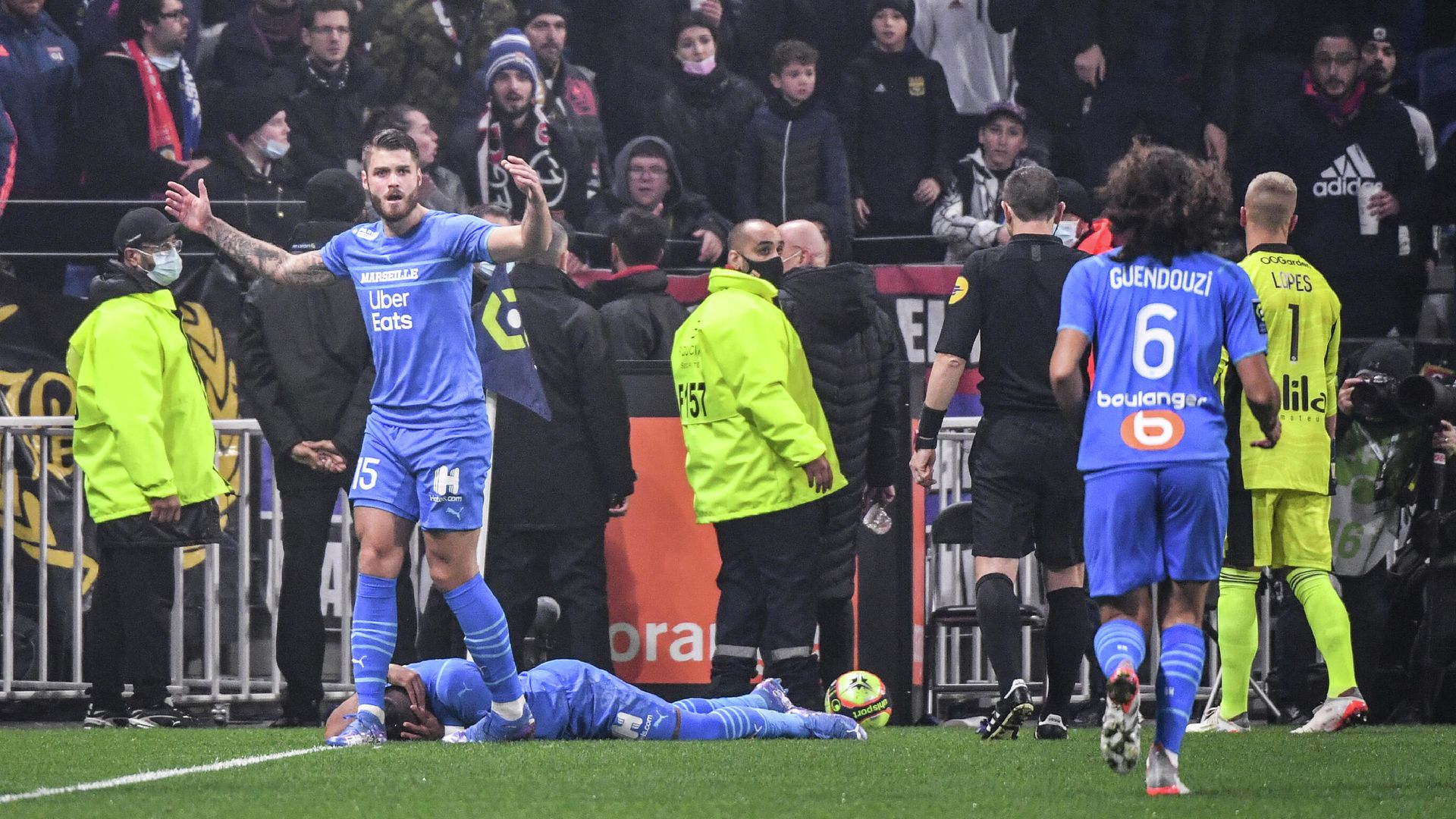 Marseille's French midfielder Dimitri Payet is lying on the field after having received a bottle of water from the grandstand during the French L1 football match between Olympique Lyonnais and Olympique de Marseille at the Groupama stadium in Decines-Charpieu, near Lyon, south-eastern France, on November 21, 2021. (Photo by PHILIPPE DESMAZES / AFP) Marseille's French midfielder Dimitri Payet is lying on the field after having received a bottle of water from the grandstand during the French L1 football match between Olympique Lyonnais and Olympique de Marseille at the Groupama stadium in Decines-Charpieu, near Lyon, south-eastern France, on November 21, 2021. (Photo by PHILIPPE DESMAZES / AFP) - РИА Новости, 1920, 22.11.2021