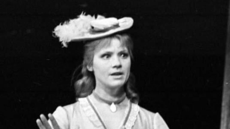 Актриса Нина Русланова в сцене из спектакля Леший театра имени Вахтангова, 1979 год Актриса Нина Русланова в сцене из спектакля Леший театра имени Вахтангова, 1979 год