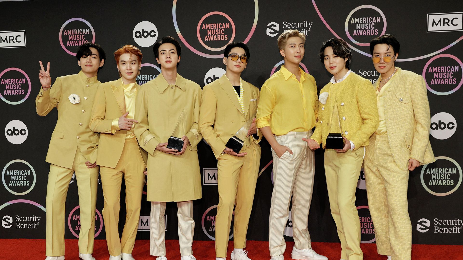 Группа BTS на премии American Music Awards 2021 Группа BTS на премии American Music Awards 2021 - РИА Новости, 1920, 14.06.2022