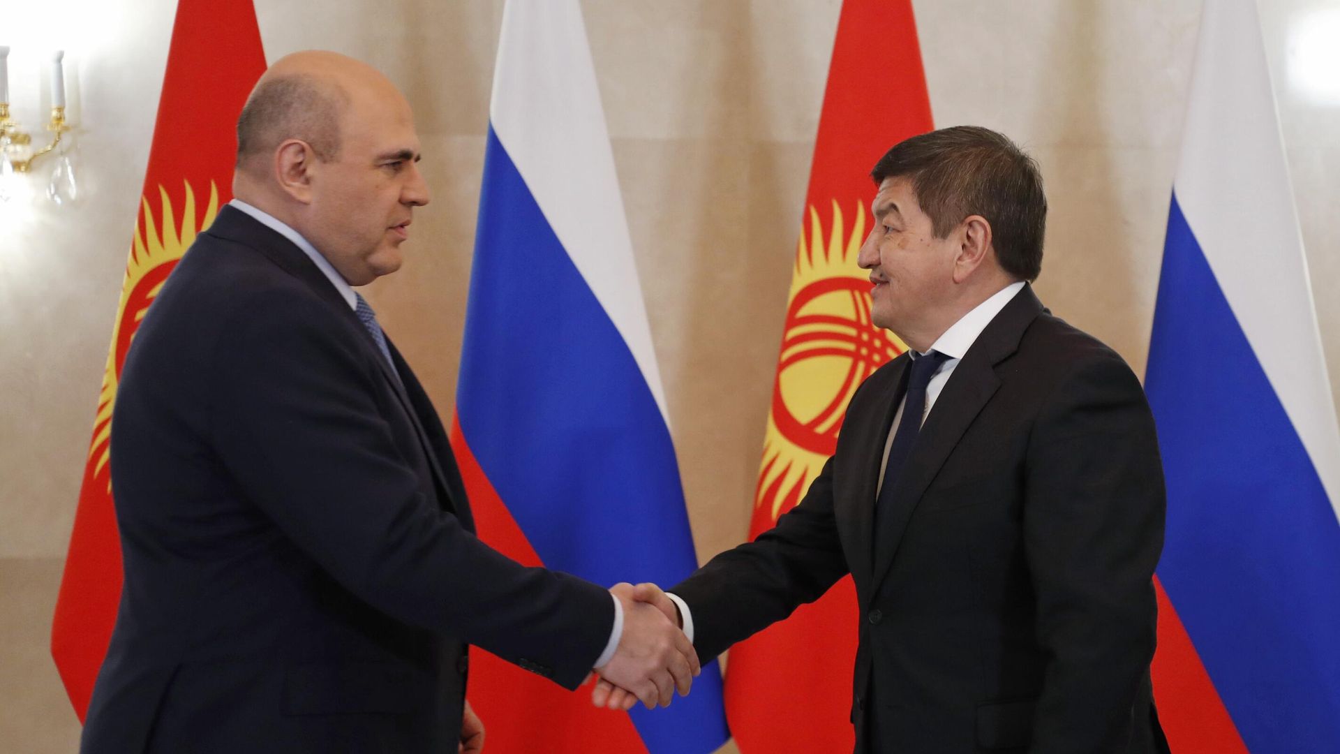 Михаил Мишустин и Акылбек Жапаров во время встречи в Москве Михаил Мишустин и Акылбек Жапаров во время встречи в Москве - РИА Новости, 1920, 21.10.2024