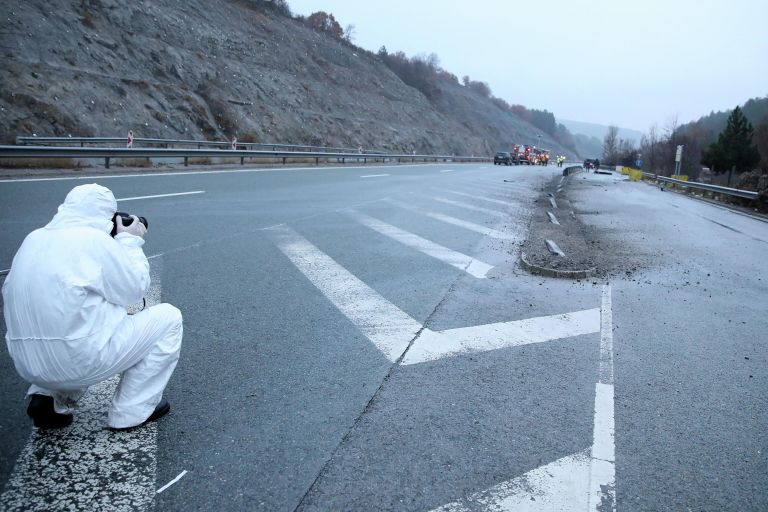 Судебно-медицинский эксперт на месте ДТП с автобусом на автомагистрали Струма в Болгарии Судебно-медицинский эксперт на месте ДТП с автобусом на автомагистрали Струма в Болгарии