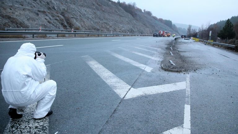 Судебно-медицинский эксперт на месте ДТП с автобусом на автомагистрали Струма в Болгарии Судебно-медицинский эксперт на месте ДТП с автобусом на автомагистрали Струма в Болгарии