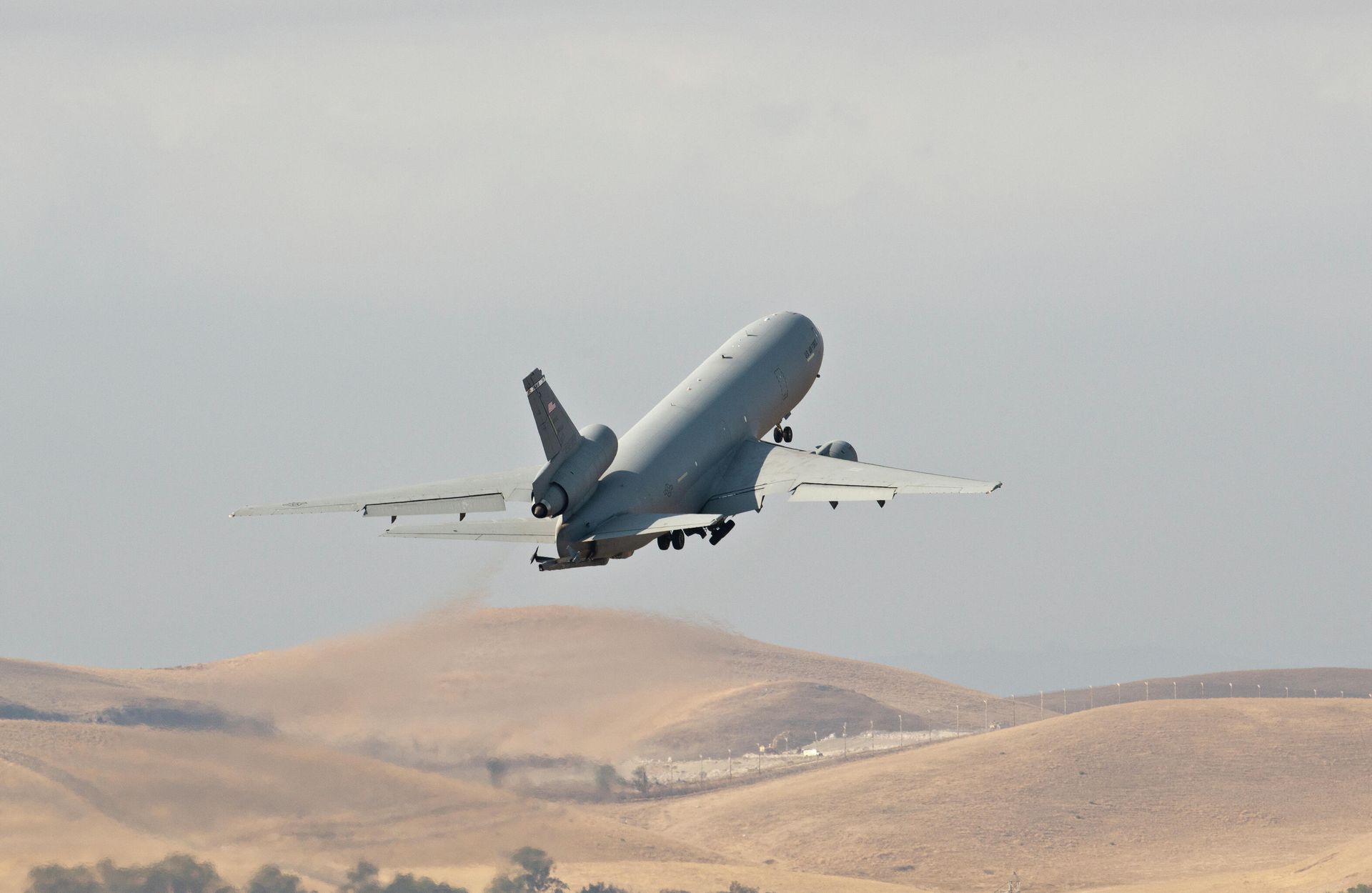 Американский самолет-заправщик McDonnell Douglas KC-10 Extender Американский самолет-заправщик McDonnell Douglas KC-10 Extender - РИА Новости, 1920, 15.11.2024