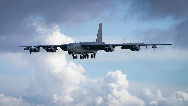 Американский стратегический бомбардировщик B-52H Stratofortress