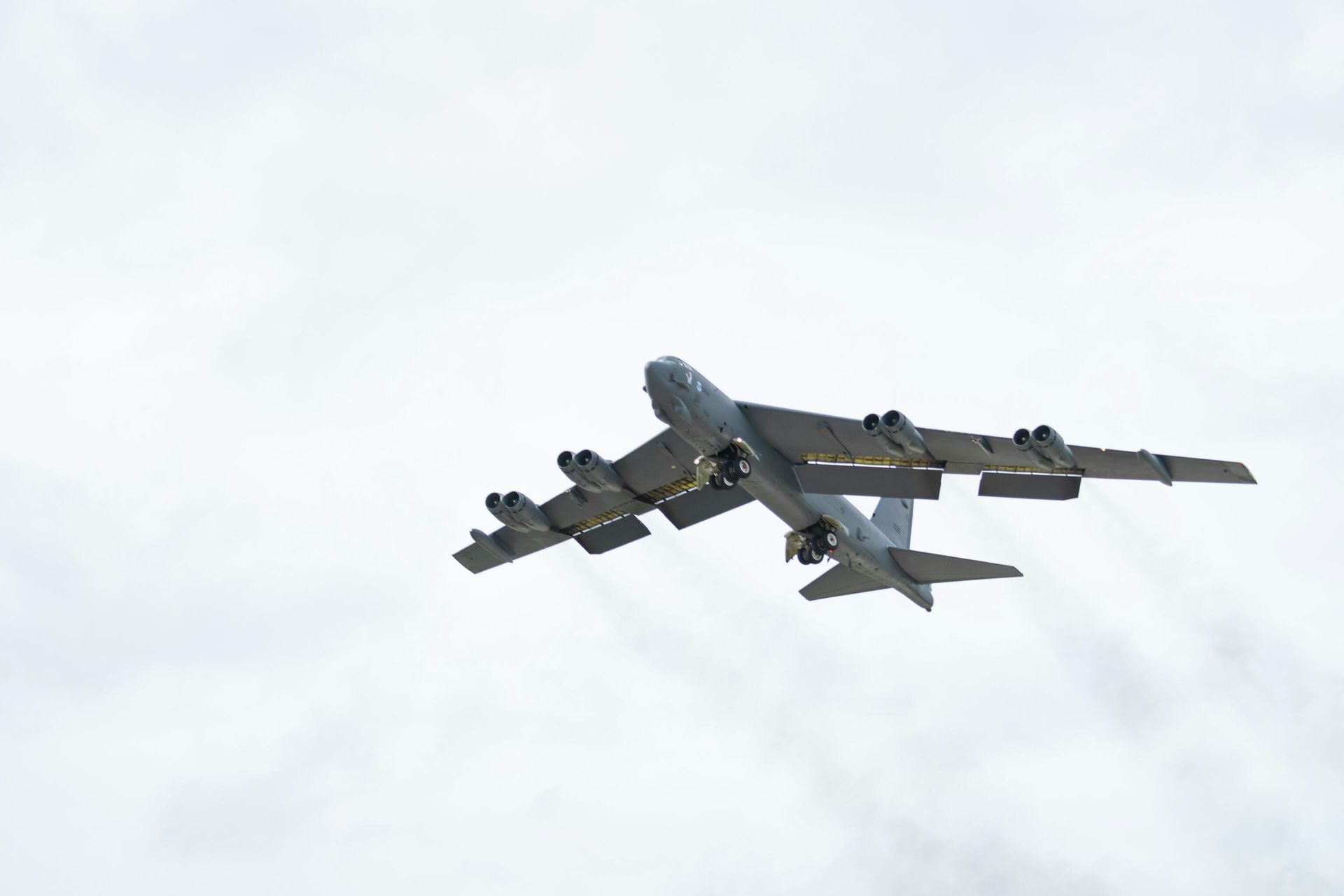 Американский стратегический бомбардировщик B-52H Stratofortress  - РИА Новости, 1920, 24.11.2021