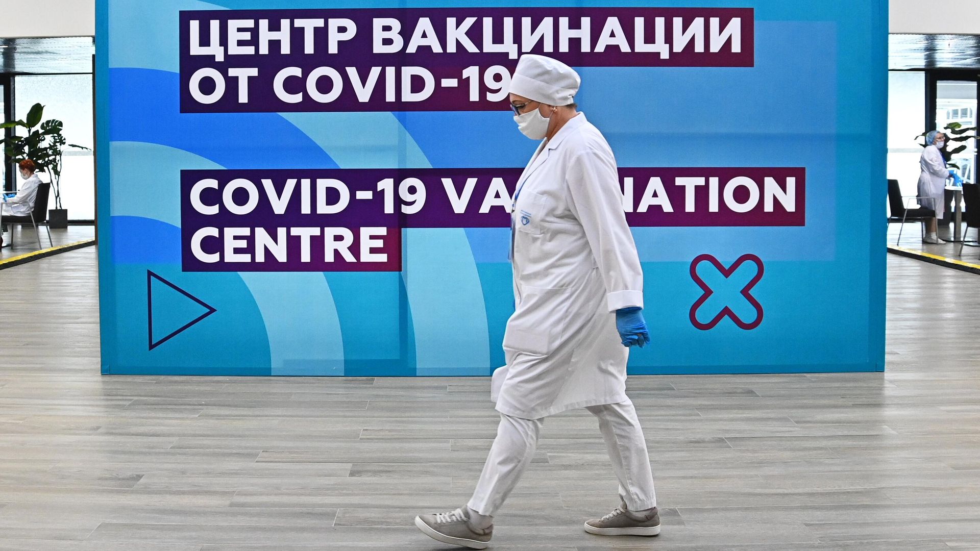 Медицинский сотрудник в центре вакцинации от COVID-19 Медицинский сотрудник в центре вакцинации от COVID-19 - РИА Новости, 1920, 24.11.2021