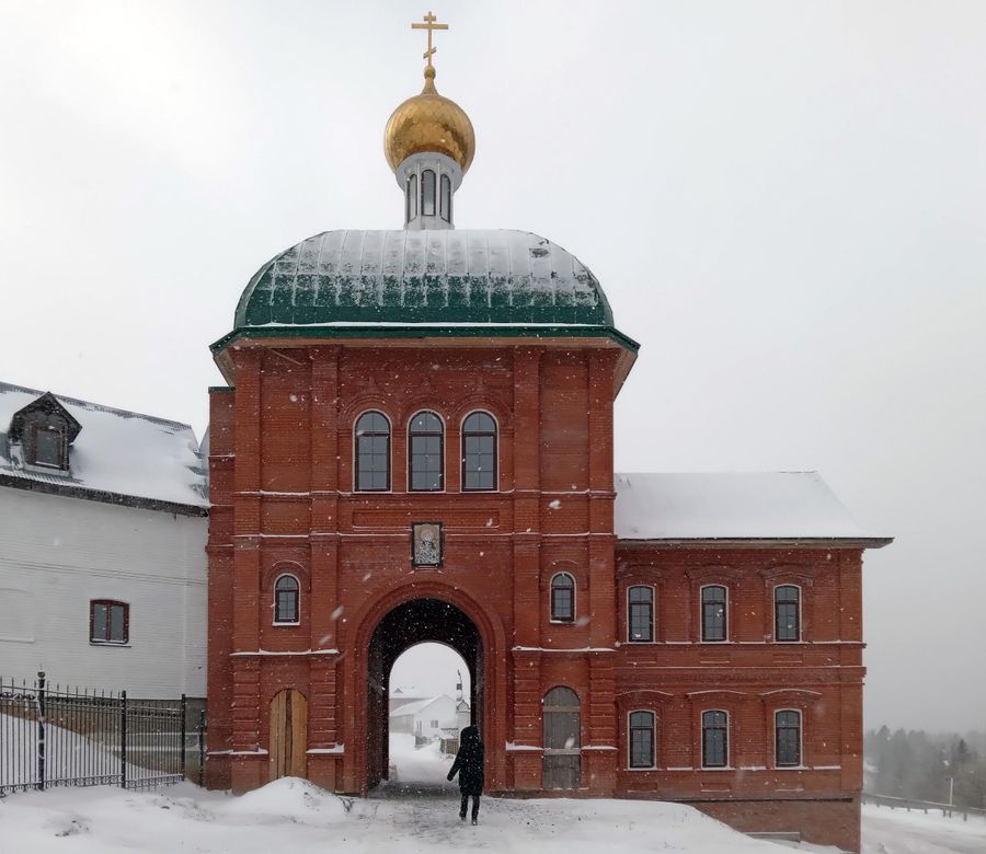 Ворота в Белогорский монастырь