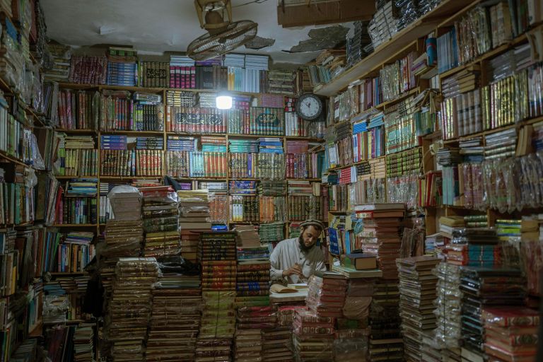 Владелец книжного магазина в Герате, Афганистан Владелец книжного магазина в Герате, Афганистан