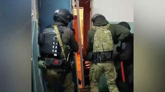 Кадры задержания подозреваемых в деятельности экстремистской ячейки в Татарстане Кадры задержания подозреваемых в деятельности экстремистской ячейки в Татарстане
