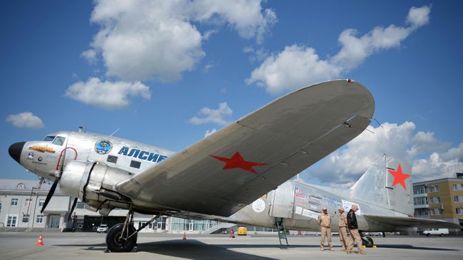 Один из исторических самолетов DC-3 Дуглас
