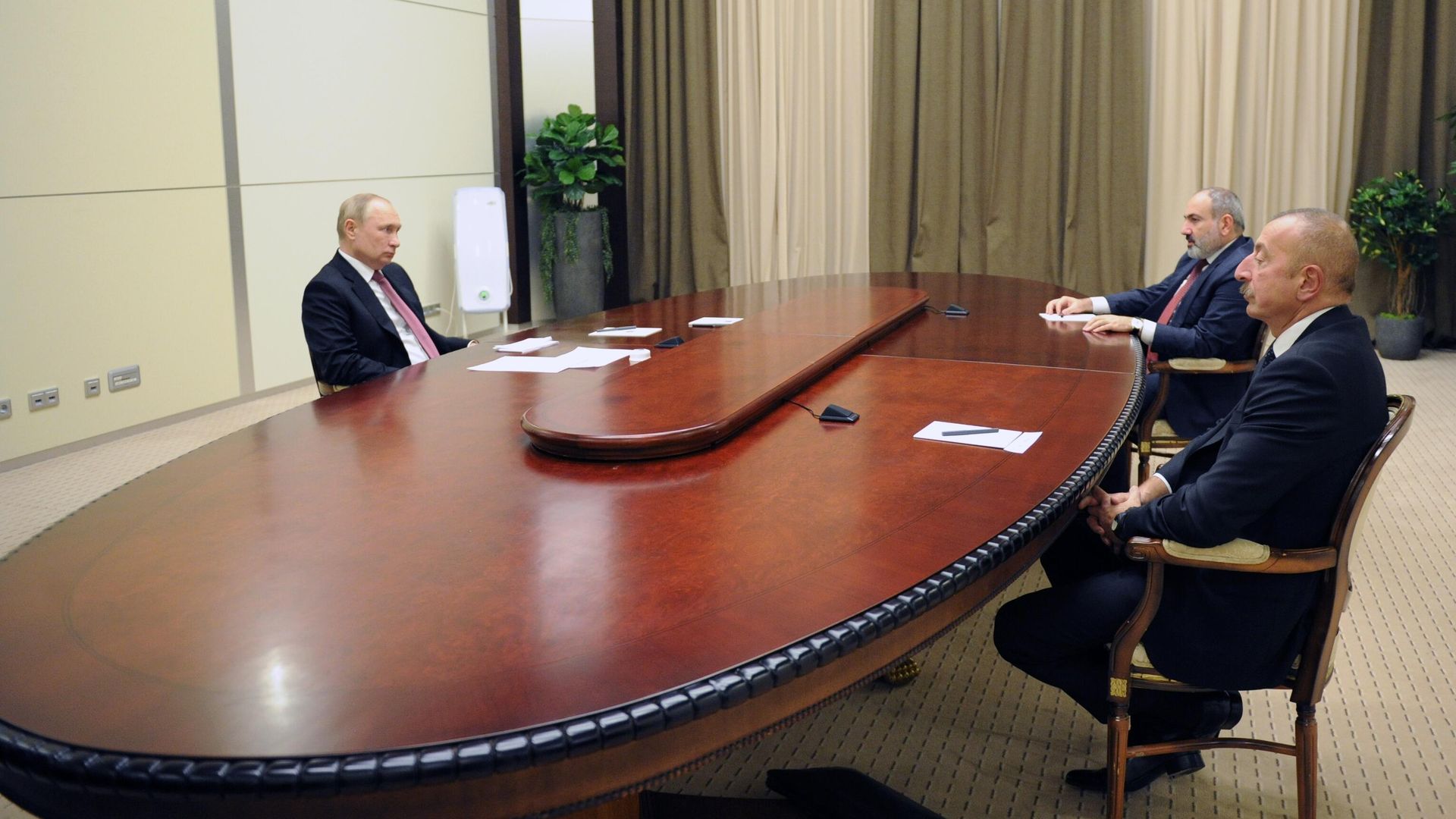 Трехсторонние переговоры президента России Путина с президентом Азербайджана Алиевым и премьером Армении Пашиняном Трехсторонние переговоры президента России Путина с президентом Азербайджана Алиевым и премьером Армении Пашиняном - РИА Новости, 1920, 25.05.2023