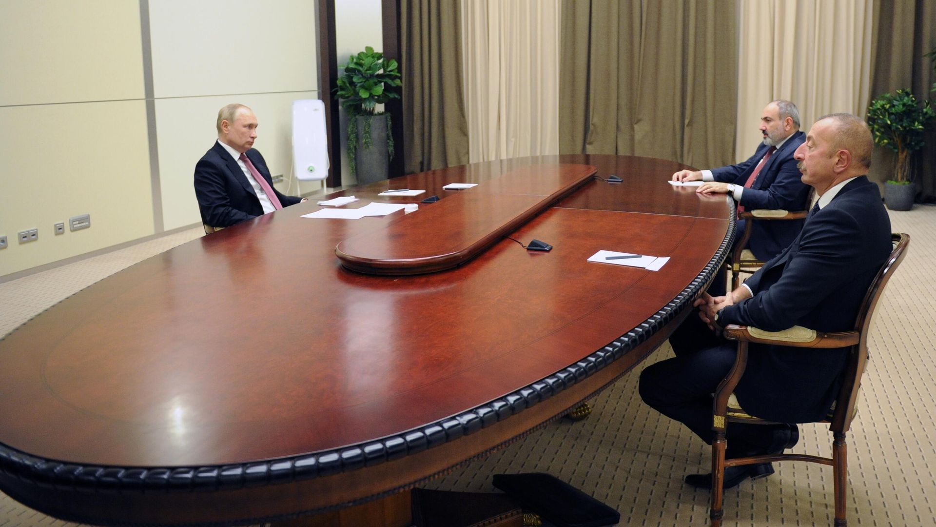 Трехсторонние переговоры президента РФ В. Путина с президентом Азербайджана И. Алиевым и премьер-министром Армении Н. Пашинянном Трехсторонние переговоры президента РФ В. Путина с президентом Азербайджана И. Алиевым и премьер-министром Армении Н. Пашинянном - РИА Новости, 1920, 26.11.2021