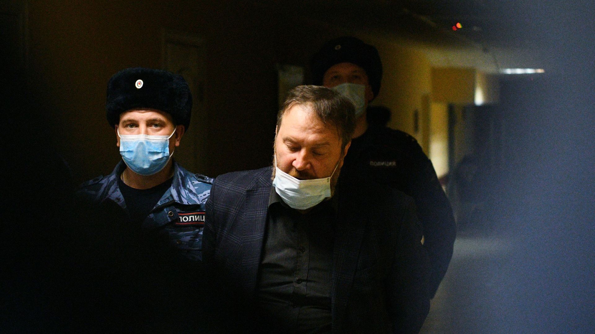 Первый заместитель директора шахты Листвяжная Андрей Молостов в Центральном районном суде в Кемерове Первый заместитель директора шахты Листвяжная Андрей Молостов в Центральном районном суде в Кемерове - РИА Новости, 1920, 20.01.2022