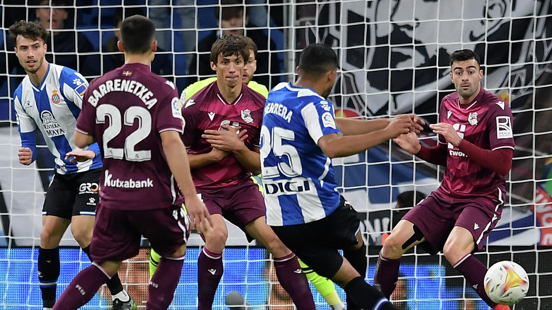 Espanyol's Venezuelan midfielder Yangel Herrera (2R) scores the opening goal during the Spanish league football match between RCD Espanyol and Real Sociedad at the RCDE Stadium in Cornella de Llobregat on November 28, 2021. (Photo by Josep LAGO / AFP) Espanyol's Venezuelan midfielder Yangel Herrera (2R) scores the opening goal during the Spanish league football match between RCD Espanyol and Real Sociedad at the RCDE Stadium in Cornella de Llobregat on November 28, 2021. (Photo by Josep LAGO / AFP) - РИА Новости, 1920, 28.11.2021