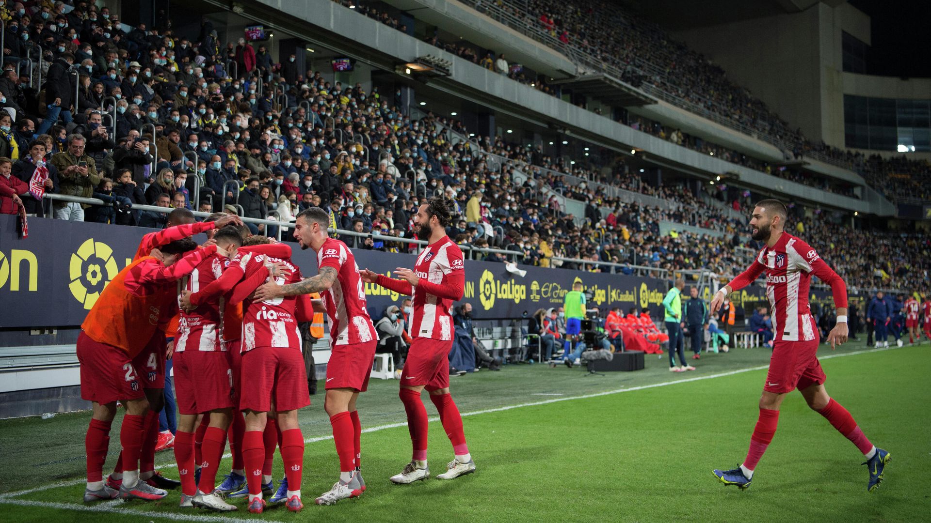 Atletico Madrid's Argentine forward Angel Correa celebrates after scoring a goal during the Spanish league football match between Cadiz CF and Club Atletico de Madrid at the Nuevo Mirandilla stadium in Cadiz on November 28, 2021. (Photo by JORGE GUERRERO / AFP) Atletico Madrid's Argentine forward Angel Correa celebrates after scoring a goal during the Spanish league football match between Cadiz CF and Club Atletico de Madrid at the Nuevo Mirandilla stadium in Cadiz on November 28, 2021. (Photo by JORGE GUERRERO / AFP) - РИА Новости, 1920, 28.11.2021