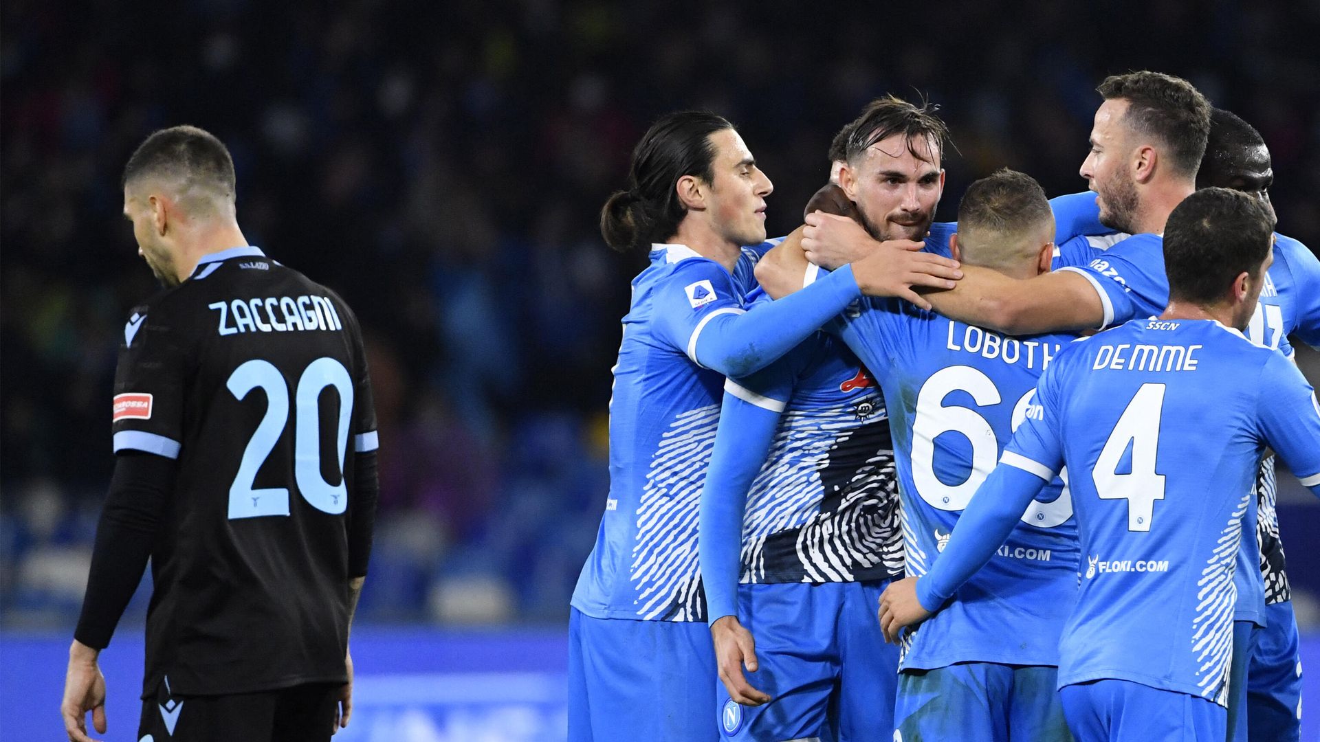 Napoli's Spanish midfielder Fabian Ruiz (C) is congratulated by teammates after scoring a goal during the Italian Serie A football match between Naples (Napoli) and Lazio Rome at Diego-Armando-Maradona stadium in Naples, on November 28, 2021. (Photo by Alberto PIZZOLI / AFP) - РИА Новости, 1920, 29.11.2021