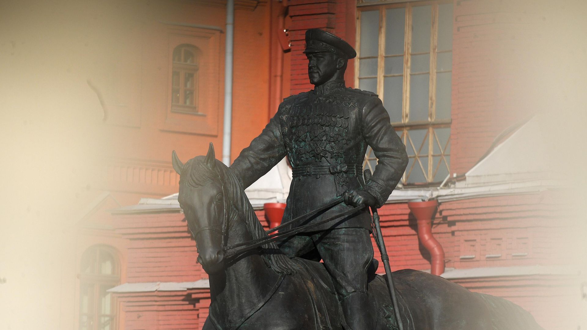 Памятник маршалу Георгию Жукову на Манежной площади в Москве - РИА Новости, 1920