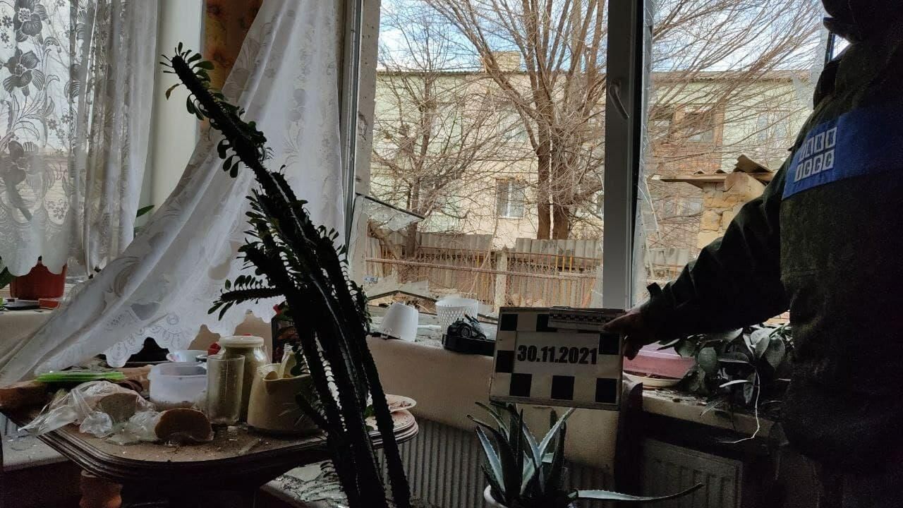 Офицеры представительства ЛНР в СЦКК режима прекращения огня фиксируют последствий обстрела со стороны ВС Украины Офицеры представительства ЛНР в СЦКК режима прекращения огня фиксируют последствий обстрела со стороны ВС Украины - РИА Новости, 1920, 17.01.2022