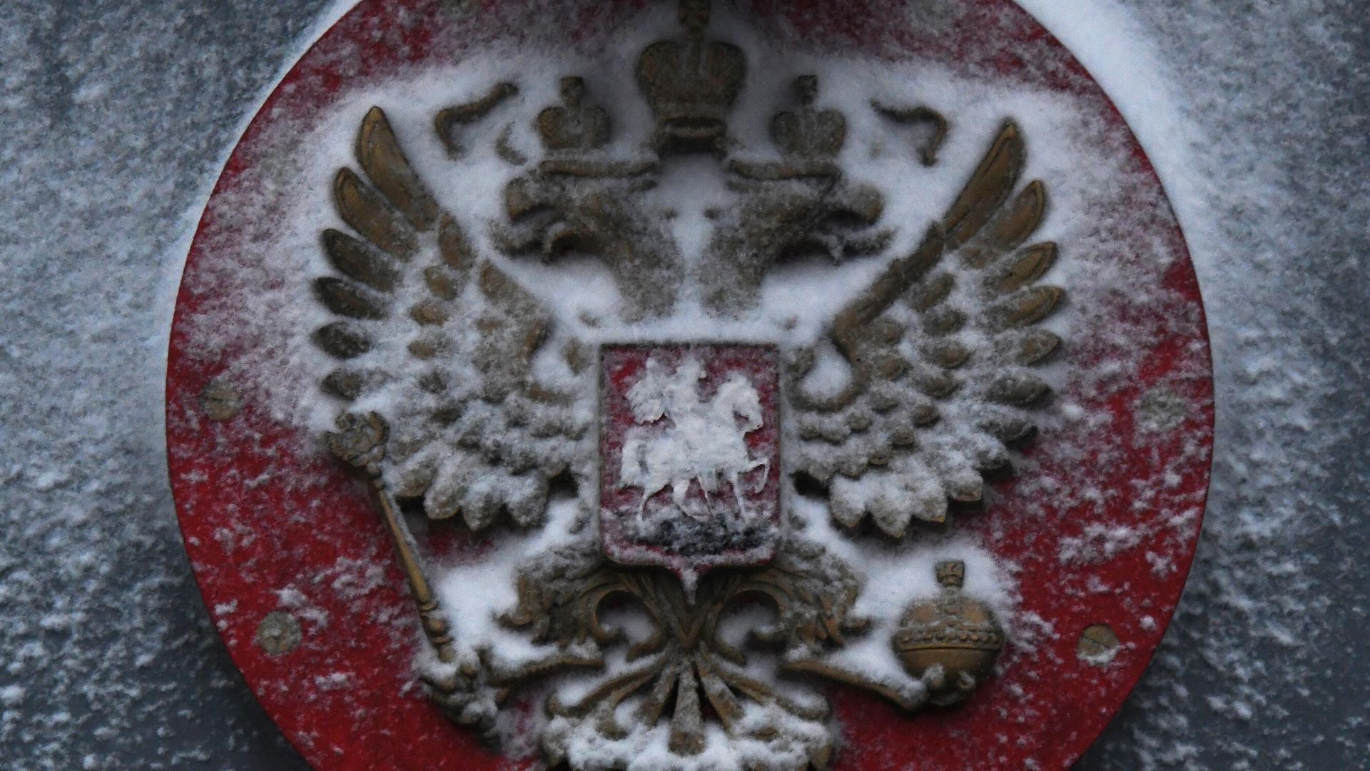 Герб на корме корвета Гремящий, прибывшего в составе отряда кораблей Тихоокеанского флота на главную базу ТОФ во Владивостоке Герб на корме корвета Гремящий, прибывшего в составе отряда кораблей Тихоокеанского флота на главную базу ТОФ во Владивостоке - РИА Новости, 1920, 11.03.2023