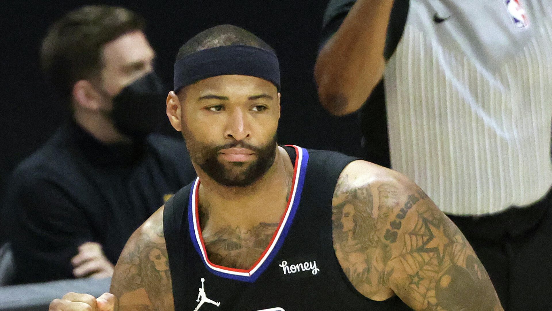 LOS ANGELES, CALIFORNIA - JUNE 30: DeMarcus Cousins #15 of the LA Clippers celebrates a three point basket at the buzzer to end the first quarter against the Phoenix Suns in Game Six of the Western Conference Finals at Staples Center on June 30, 2021 in Los Angeles, California. NOTE TO USER: User expressly acknowledges and agrees that, by downloading and or using this photograph, User is consenting to the terms and conditions of the Getty Images License Agreement. Harry How/Getty Images/AFP (Photo by Harry How / GETTY IMAGES NORTH AMERICA / Getty Images via AFP) LOS ANGELES, CALIFORNIA - JUNE 30: DeMarcus Cousins #15 of the LA Clippers celebrates a three point basket at the buzzer to end the first quarter against the Phoenix Suns in Game Six of the Western Conference Finals at Staples Center on June 30, 2021 in Los Angeles, California. NOTE TO USER: User expressly acknowledges and agrees that, by downloading and or using this photograph, User is consenting to the terms and conditions of the Getty Images License Agreement. Harry How/Getty Images/AFP (Photo by Harry How / GETTY IMAGES NORTH AMERICA / Getty Images via AFP) - РИА Новости, 1920, 01.12.2021