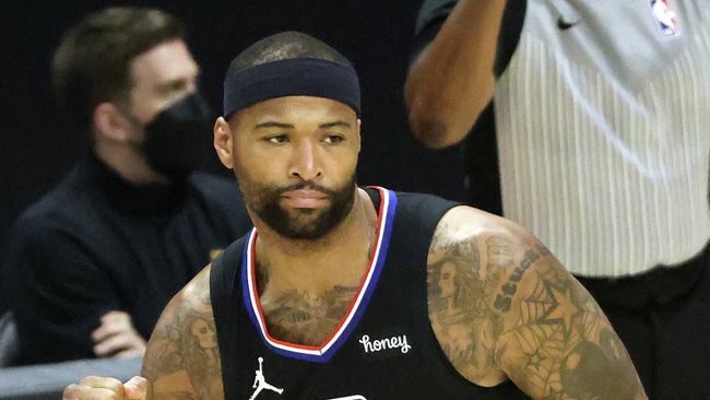 LOS ANGELES, CALIFORNIA - JUNE 30: DeMarcus Cousins #15 of the LA Clippers celebrates a three point basket at the buzzer to end the first quarter against the Phoenix Suns in Game Six of the Western Conference Finals at Staples Center on June 30, 2021 in Los Angeles, California. NOTE TO USER: User expressly acknowledges and agrees that, by downloading and or using this photograph, User is consenting to the terms and conditions of the Getty Images License Agreement.   Harry How/Getty Images/AFP (Photo by Harry How / GETTY IMAGES NORTH AMERICA / Getty Images via AFP)