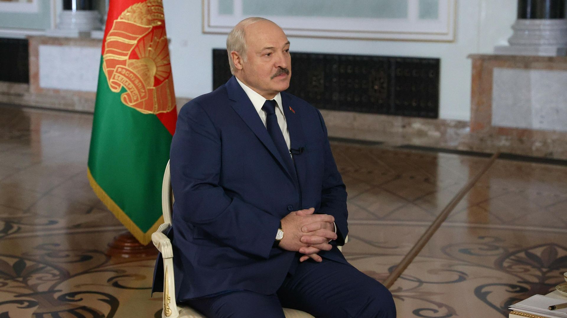 Президент Белоруссии Александр Лукашенко во время интервью генеральному директору МИА Россия сегодня Дмитрию Киселеву Президент Белоруссии Александр Лукашенко во время интервью генеральному директору МИА Россия сегодня Дмитрию Киселеву - РИА Новости, 1920, 30.11.2021