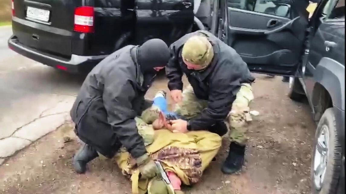 ФСБ РФ пресекла деятельность преступной группы по незаконному обороту оружия ФСБ РФ пресекла деятельность преступной группы по незаконному обороту оружия - РИА Новости, 1920, 01.12.2021