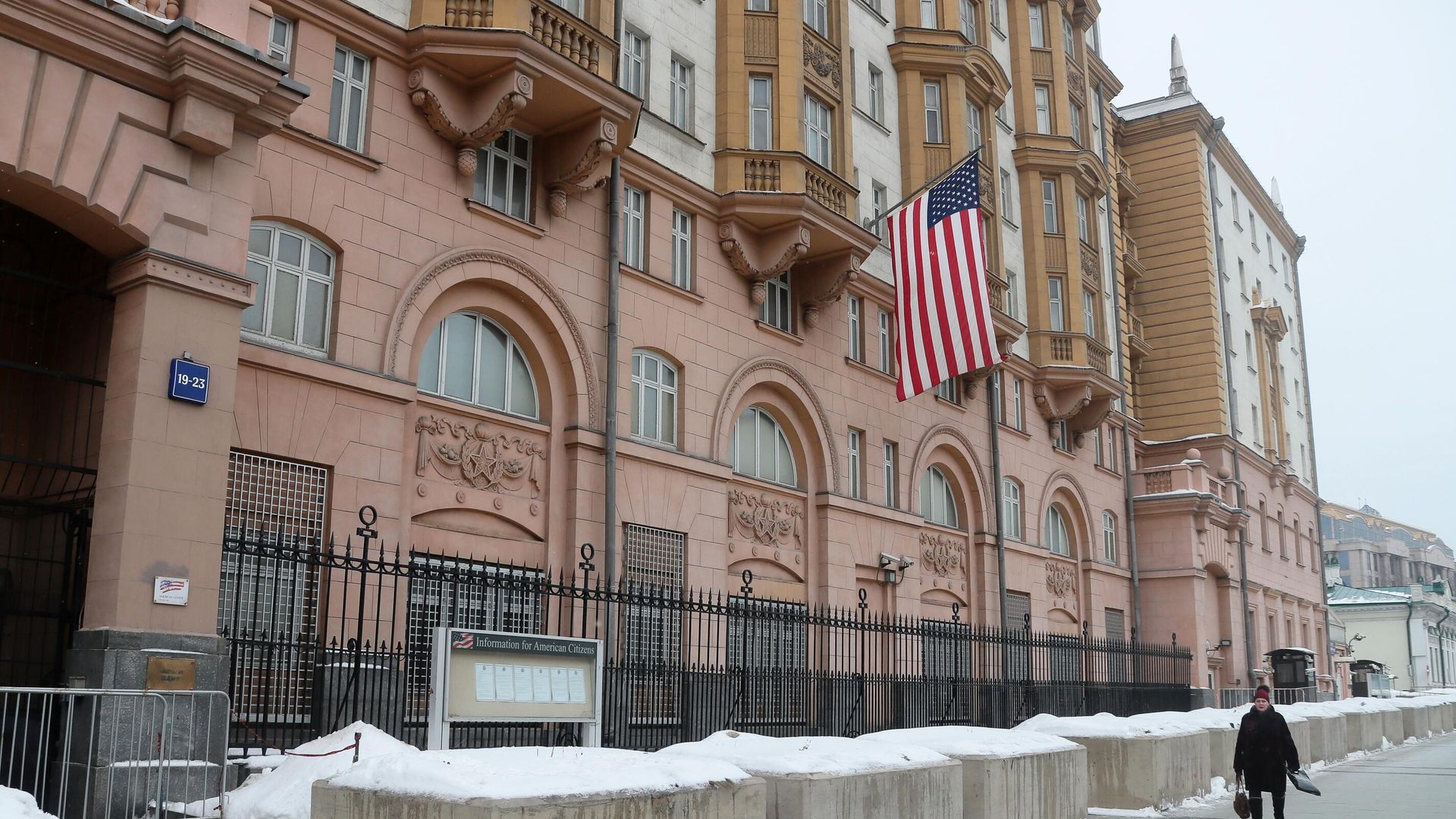 Флаг США на здании посольства на Новинском бульваре в Москве Флаг США на здании посольства на Новинском бульваре в Москве - РИА Новости, 1920, 07.02.2023