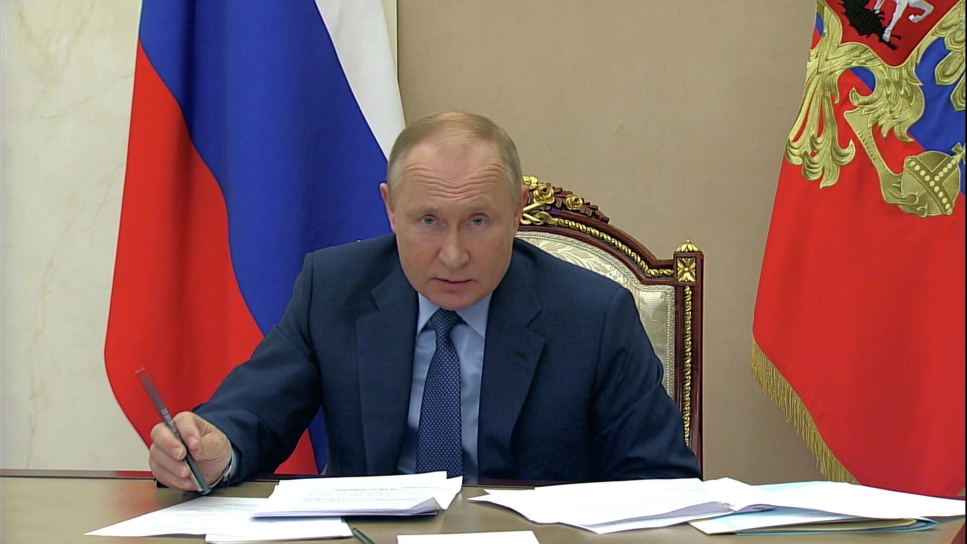 Я не удовлетворен вашим ответом – Путин про доклад главы Минтруда о зарплатах шахтеров Я не удовлетворен вашим ответом – Путин про доклад главы Минтруда о зарплатах шахтеров - РИА Новости, 1920, 02.12.2021