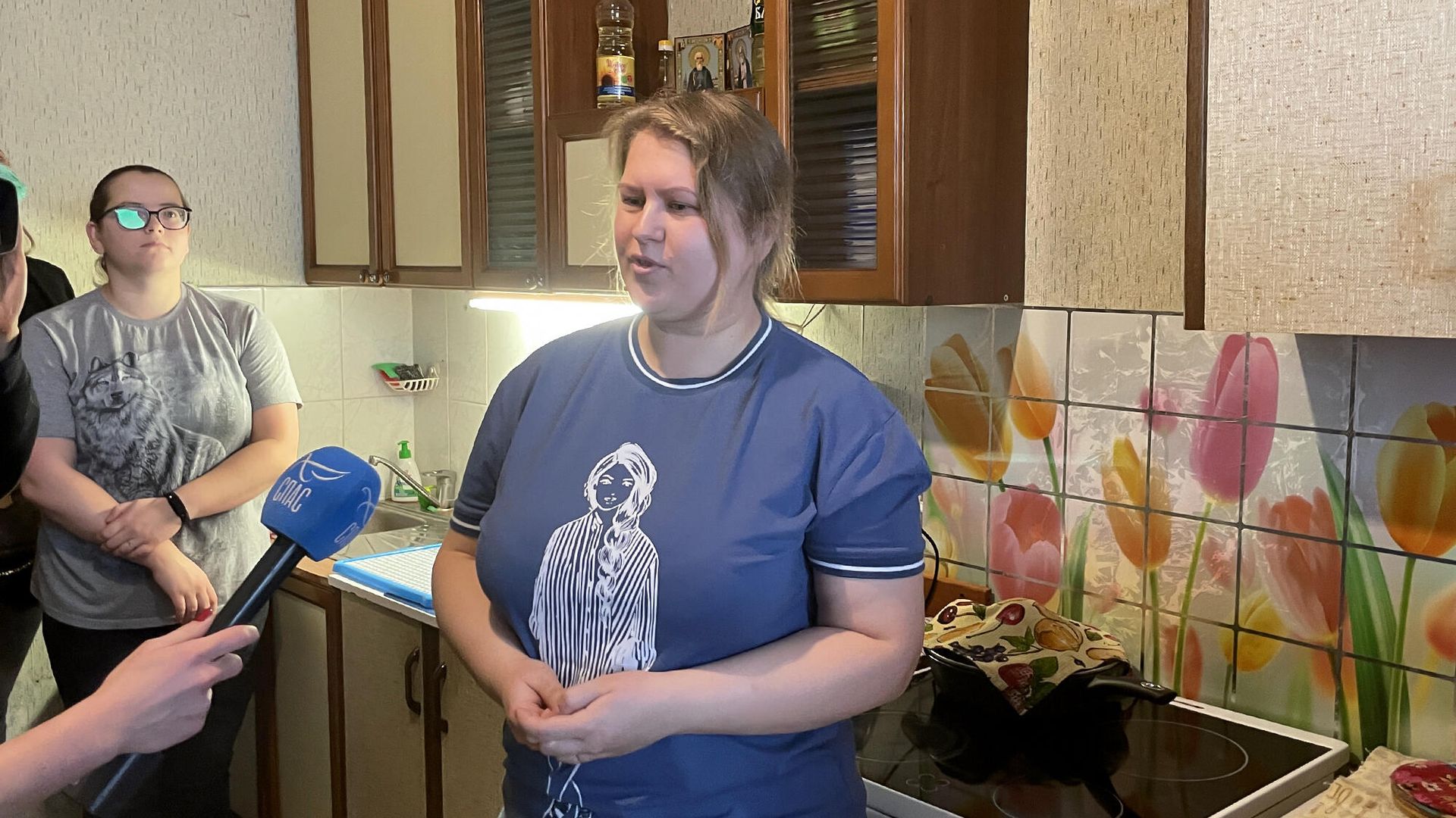 Анастасия Кунгурцева отвечает на вопросы журналистов в квартире сопровождаемого проживания Дома слепоглухих в Пучкове - РИА Новости, 1920, 03.12.2021