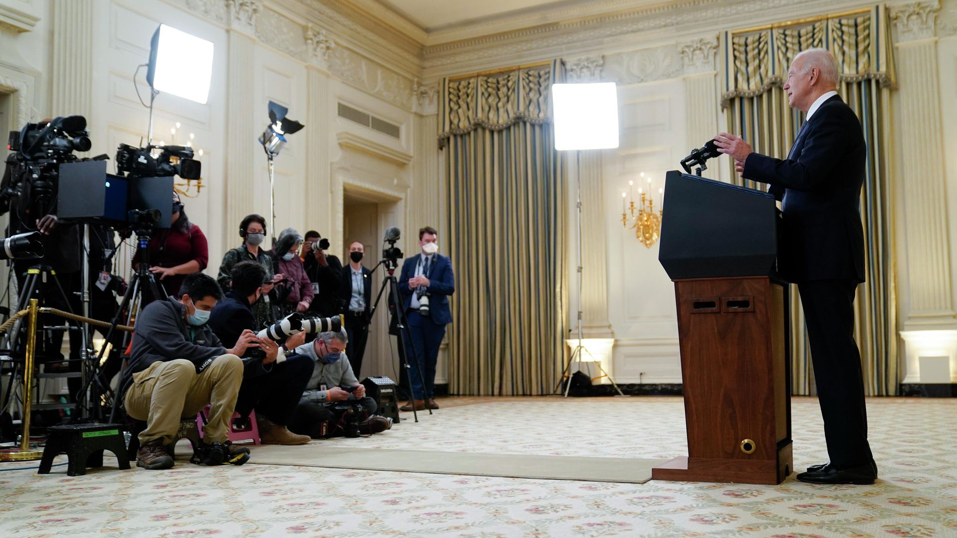 Президент США Джо Байден выступает в Белом доме США Президент США Джо Байден выступает в Белом доме США - РИА Новости, 1920, 03.12.2021