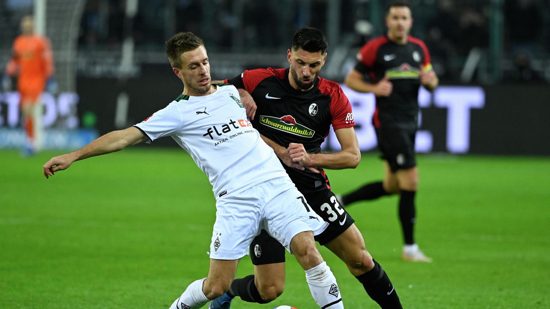 Moenchengladbach's German forward Patrick Herrmann (L) and Freiburg's Italian midfielder Vincenzo Grifo vie for the ball during the German first division Bundesliga football match Borussia Moenchengladbach v SC Freiburg in Moenchengladbach, western Germany, on December 5, 2021. (Photo by Ina Fassbender / AFP) / DFL REGULATIONS PROHIBIT ANY USE OF PHOTOGRAPHS AS IMAGE SEQUENCES AND/OR QUASI-VIDEO Moenchengladbach's German forward Patrick Herrmann (L) and Freiburg's Italian midfielder Vincenzo Grifo vie for the ball during the German first division Bundesliga football match Borussia Moenchengladbach v SC Freiburg in Moenchengladbach, western Germany, on December 5, 2021. (Photo by Ina Fassbender / AFP) / DFL REGULATIONS PROHIBIT ANY USE OF PHOTOGRAPHS AS IMAGE SEQUENCES AND/OR QUASI-VIDEO - РИА Новости, 1920, 05.12.2021